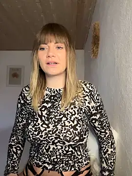 Snapshot of Milla__one chatting on December 3, 2024, 8:05 am Milla  one online show from December 3, 2024, 8:05 am