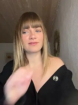 Snapshot of Milla__one chatting on December 17, 2024, 7:29 am Milla  one online show from December 17, 2024, 7:29 am