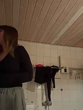 Snapshot of Milla__one chatting on February 17, 2025, 7:31 pm Milla  one online show from February 17, 2025, 7:31 pm