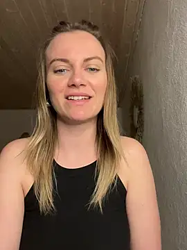 Snapshot of Milla__one chatting on March 4, 2025, 7:32 pm Milla  one online show from March 4, 2025, 7:32 pm