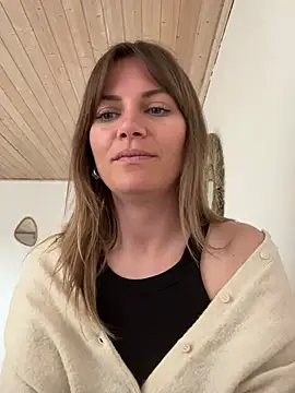 Snapshot of Milla__one chatting on March 10, 2025, 2:26 pm Milla  one online show from March 10, 2025, 2:26 pm