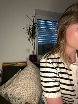 Snapshot of Milla__one chatting on March 19, 2025, 4:24 pm Milla  one online show from March 19, 2025, 4:24 pm