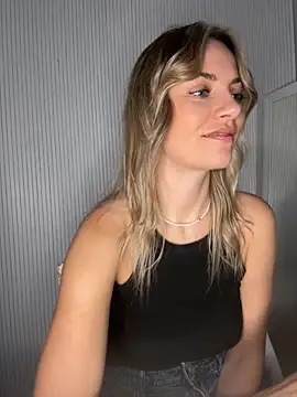 Snapshot of Milla__one chatting on October 20, 2025, 7:20 am Milla  one online show from October 20, 2025, 7:20 am