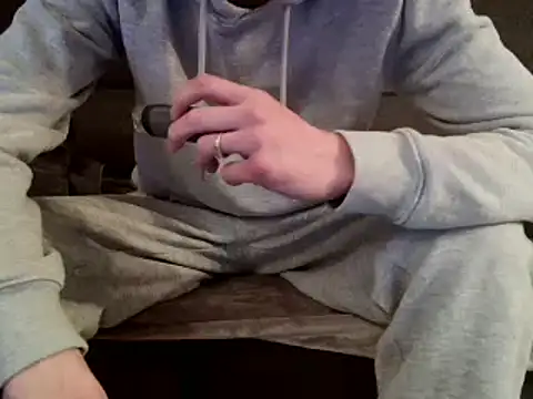 Snapshot of ElViko11 chatting on December 6, 2024, 3:55 pm ElViko11 online show from December 6, 2024, 3:55 pm