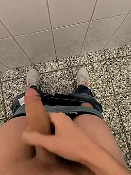 Snapshot of geilehecke1 chatting on December 13, 2024, 1:22 pm geilehecke1 online show from December 13, 2024, 1:22 pm