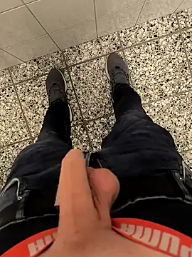 Snapshot of geilehecke1 chatting on March 17, 2025, 12:04 pm geilehecke1 online show from March 17, 2025, 12:04 pm