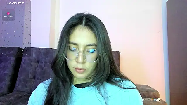 Snapshot of emmadiaz1 chatting on December 5, 2024, 4:20 am emmadiaz1 online show from December 5, 2024, 4:20 am