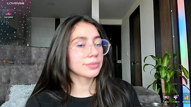 Snapshot of emmadiaz1 chatting on December 18, 2024, 5:42 pm emmadiaz1 online show from December 18, 2024, 5:42 pm