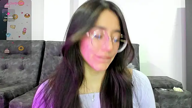 Snapshot of emmadiaz1 chatting on January 18, 2025, 12:02 am emmadiaz1 online show from January 18, 2025, 12:02 am