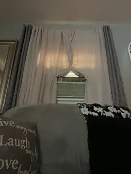 Snapshot of theoneandonlyniko chatting on October 19, 2025, 5:35 pm theoneandonlyniko online show from October 19, 2025, 5:35 pm