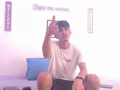 Snapshot of harrytomson_1 chatting on January 6, 2025, 7:45 pm harrytomson 1 online show from January 6, 2025, 7:45 pm