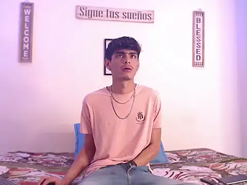 Snapshot of harrytomson_1 chatting on January 18, 2025, 4:37 am harrytomson 1 online show from January 18, 2025, 4:37 am