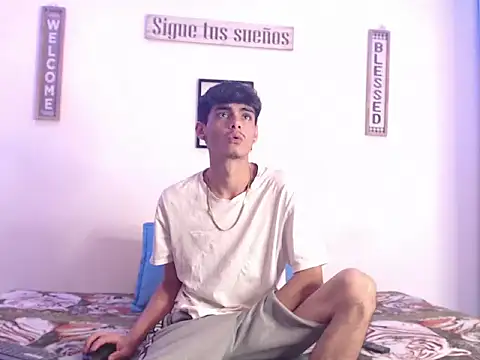 Snapshot of harrytomson_1 chatting on January 24, 2025, 3:32 am harrytomson 1 online show from January 24, 2025, 3:32 am