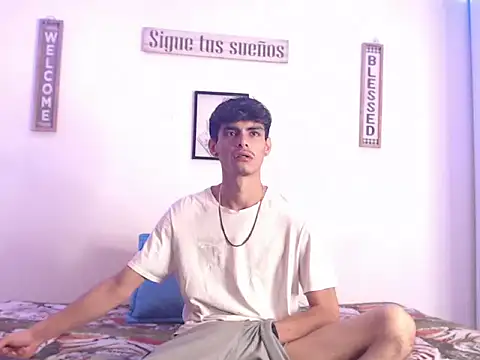 Snapshot of harrytomson_1 chatting on January 24, 2025, 6:35 am harrytomson 1 online show from January 24, 2025, 6:35 am