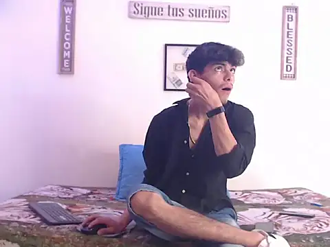 Snapshot of harrytomson_1 chatting on January 25, 2025, 9:14 pm harrytomson 1 online show from January 25, 2025, 9:14 pm