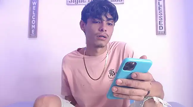 Snapshot of harrytomson_1 chatting on February 19, 2025, 11:36 pm harrytomson 1 online show from February 19, 2025, 11:36 pm