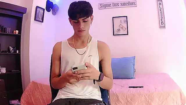 Snapshot of harrytomson_1 chatting on September 14, 2025, 8:30 pm harrytomson 1 online show from September 14, 2025, 8:30 pm