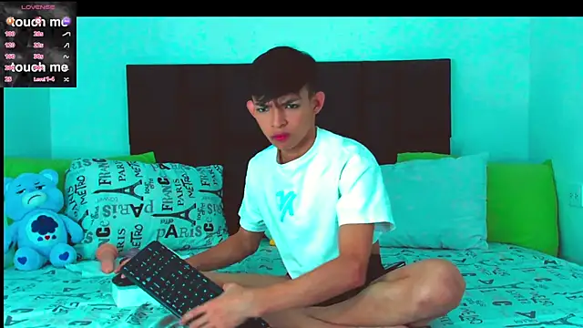 Snapshot of Tonny_twink_ chatting on February 16, 2025, 4:21 pm Tonny twink  online show from February 16, 2025, 4:21 pm