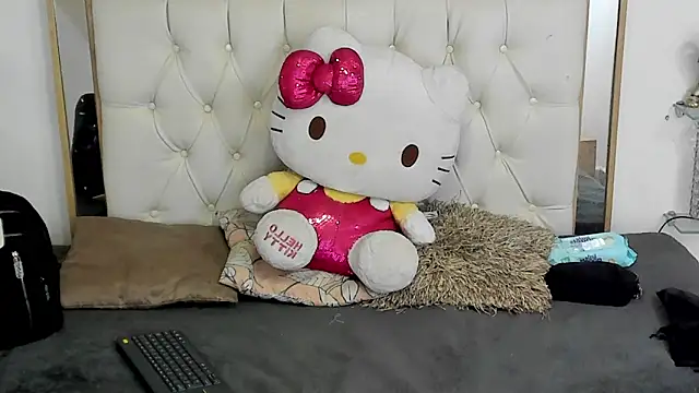 camila sex latina online show from March 17, 2025, 5:45 am