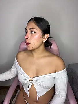 Snapshot of _Danaa chatting on March 21, 2025, 7:13 pm  Danaa online show from March 21, 2025, 7:13 pm