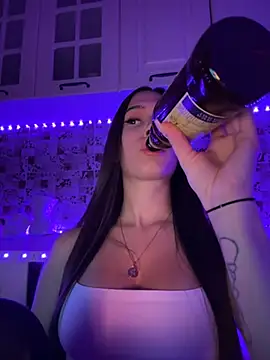 Snapshot of EricaWalls chatting on December 15, 2024, 6:04 pm EricaWalls online show from December 15, 2024, 6:04 pm