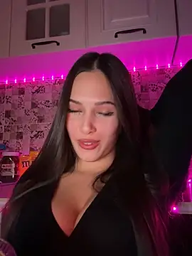 Snapshot of EricaWalls chatting on February 20, 2025, 7:52 pm EricaWalls online show from February 20, 2025, 7:52 pm