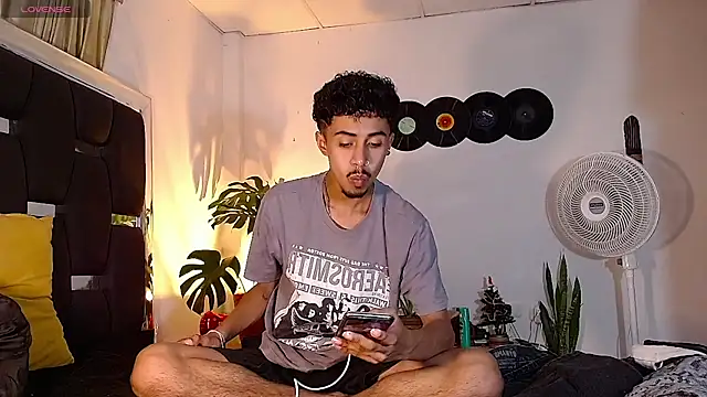 Snapshot of RyanRizzo chatting on December 4, 2024, 10:41 pm RyanRizzo online show from December 4, 2024, 10:41 pm