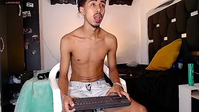 Snapshot of RyanRizzo chatting on December 21, 2024, 9:25 pm RyanRizzo online show from December 21, 2024, 9:25 pm