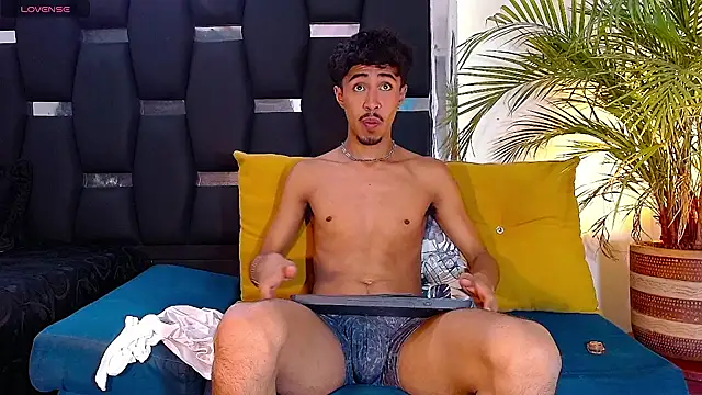 Snapshot of RyanRizzo chatting on January 23, 2025, 4:59 pm RyanRizzo online show from January 23, 2025, 4:59 pm