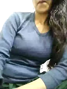 Snapshot of aarjulove chatting on December 13, 2024, 4:05 pm aarjulove online show from December 13, 2024, 4:05 pm