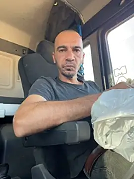 Snapshot of donnuozfutura chatting on November 11, 2025, 1:22 pm donnuozfutura online show from November 11, 2025, 1:22 pm