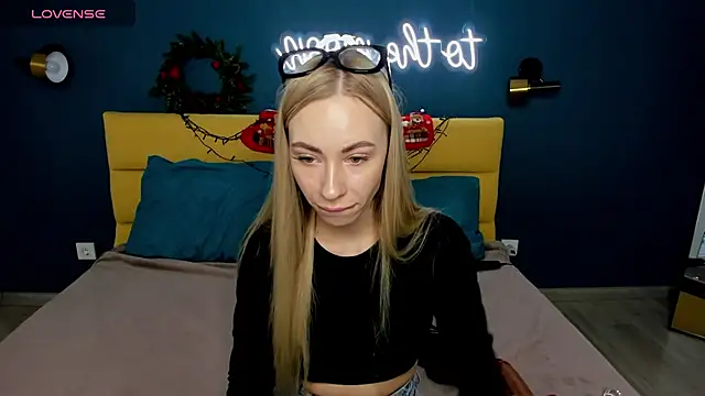 Snapshot of Diana_Garrett chatting on December 13, 2024, 8:51 am Diana Garrett online show from December 13, 2024, 8:51 am