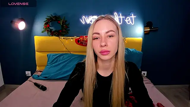 Snapshot of Diana_Garrett chatting on December 15, 2024, 8:52 am Diana Garrett online show from December 15, 2024, 8:52 am