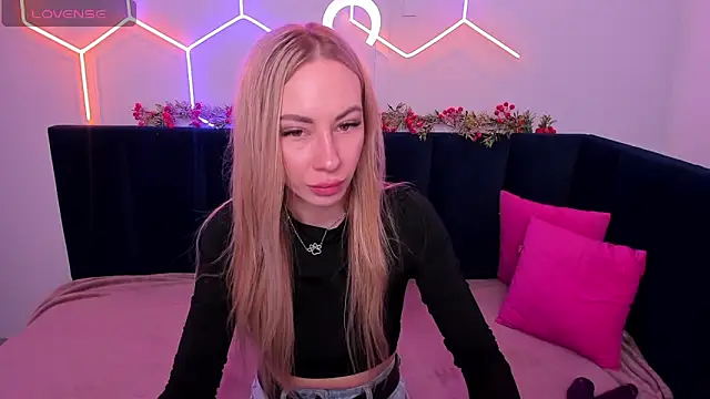 Snapshot of Diana_Garrett chatting on January 1, 2025, 3:23 am Diana Garrett online show from January 1, 2025, 3:23 am