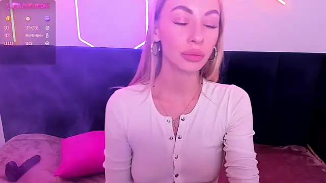 Snapshot of Diana_Garrett chatting on February 8, 2025, 11:55 am Diana Garrett online show from February 8, 2025, 11:55 am