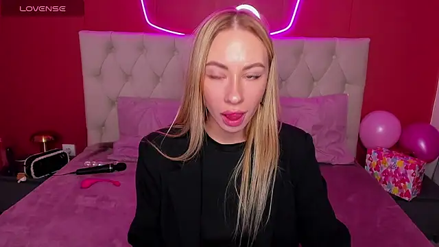 Snapshot of Diana_Garrett chatting on February 14, 2025, 8:52 am Diana Garrett online show from February 14, 2025, 8:52 am