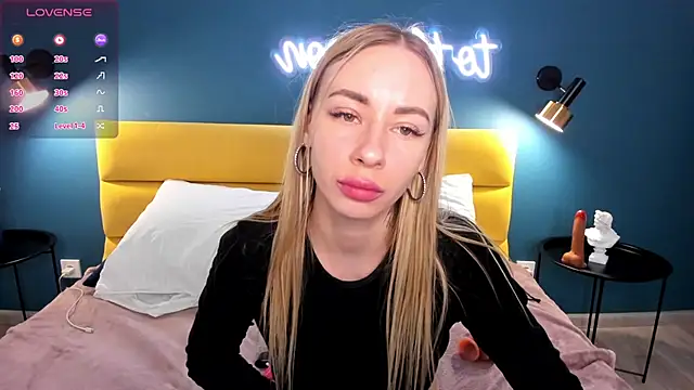 Snapshot of Diana_Garrett chatting on March 9, 2025, 5:00 am Diana Garrett online show from March 9, 2025, 5:00 am