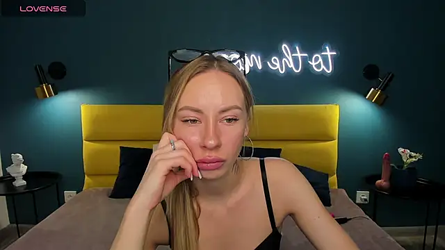 Snapshot of Diana_Garrett chatting on October 11, 2025, 1:38 am Diana Garrett online show from October 11, 2025, 1:38 am