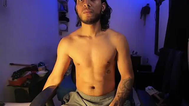 Snapshot of maxximus_100 chatting on March 20, 2025, 9:13 pm maxximus 100 online show from March 20, 2025, 9:13 pm