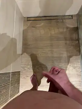 Snapshot of rundum40 chatting on December 10, 2024, 7:43 pm rundum40 online show from December 10, 2024, 7:43 pm