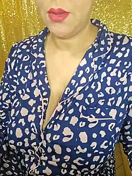 Snapshot of Foxlady2271 chatting on December 28, 2024, 8:26 am Foxlady2271 online show from December 28, 2024, 8:26 am