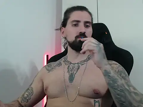 Snapshot of MateoHunk chatting on September 30, 2025, 4:34 pm MateoHunk online show from September 30, 2025, 4:34 pm