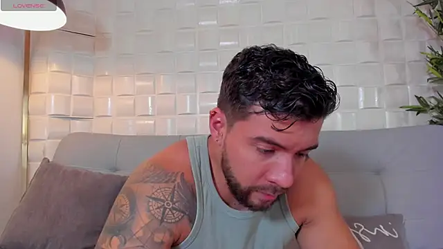 Snapshot of _dreammr1_ chatting on December 22, 2024, 12:50 am dreammr1 online show from December 22, 2024, 12:50 am