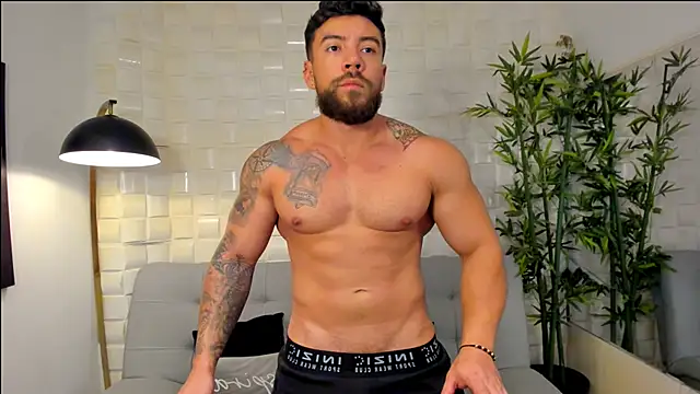 Snapshot of _dreammr1_ chatting on February 13, 2025, 1:40 am dreammr1 online show from February 13, 2025, 1:40 am