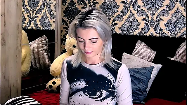 Snapshot of Aly_girl1 chatting on December 6, 2024, 9:32 am Aly girl1 online show from December 6, 2024, 9:32 am