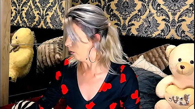 Snapshot of Aly_girl1 chatting on December 8, 2024, 9:57 am Aly girl1 online show from December 8, 2024, 9:57 am