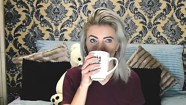 Snapshot of Aly_girl1 chatting on February 23, 2025, 11:33 am Aly girl1 online show from February 23, 2025, 11:33 am