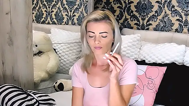 Snapshot of Aly_girl1 chatting on October 2, 2025, 9:38 am Aly girl1 online show from October 2, 2025, 9:38 am