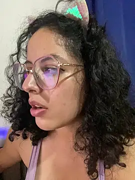 Snapshot of babyluna939 chatting on March 21, 2025, 3:33 am babyluna939 online show from March 21, 2025, 3:33 am