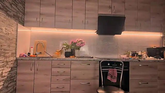 Snapshot of ___art chatting on September 19, 2025, 5:24 pm    art online show from September 19, 2025, 5:24 pm